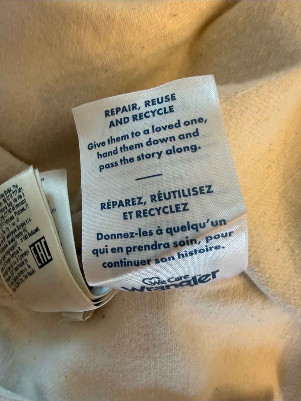 Wrangler Cream Denim Jacket with Red Interior Lettering - Picture 5 of 6
